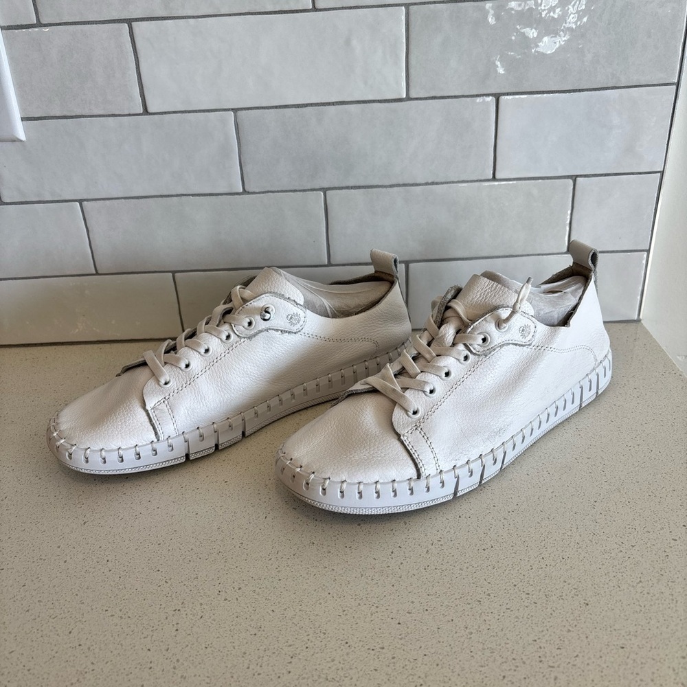 YOKONO Made In Spain Leather Sneakers Womens size 9.5 41 EUC